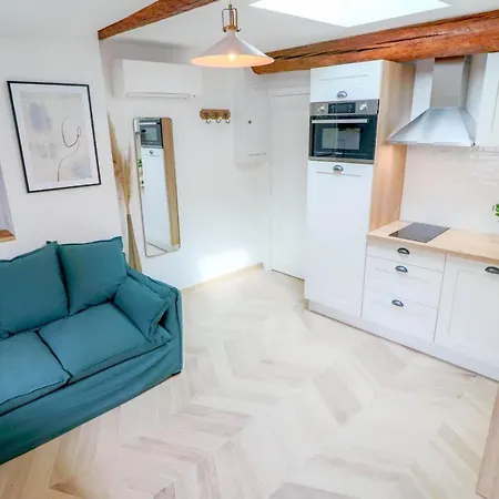 Aubernon Luxurious, Newly Renovated Flat In Heart Of Old *