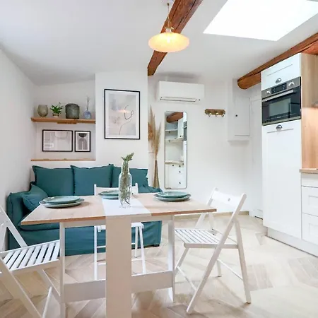 Aubernon Luxurious, Newly Renovated Flat In Heart Of Old Антиб