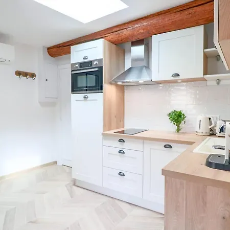 Aubernon Luxurious, Newly Renovated Flat In Heart Of Old Apartment *