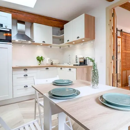 Aubernon Luxurious, Newly Renovated Flat In Heart Of Old Apartment