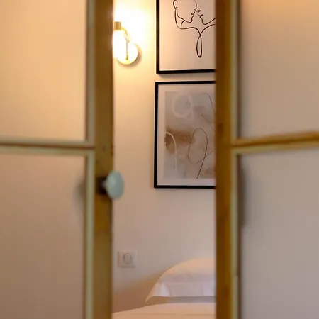 Aubernon Luxurious, Newly Renovated Flat In Heart Of Old * Антиб